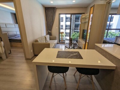 เดอะ โพลิแทน บรีซ / The Politan Breeze