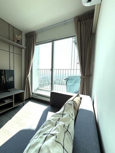 เดอะทรัสต์ @ BTS เอราวัณ / The Trust @ BTS Erawan-2