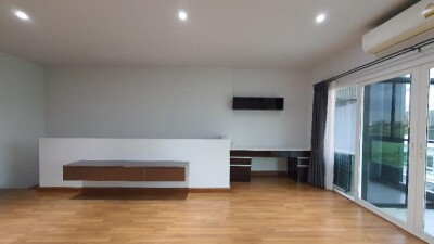 เดอะริคโค้ ทาวน์ วัชรพล / ชั้น 2 มี 2 ห้องนอน 2 ห้องน้ำในตัว มีแอร์ในห้องหน้า