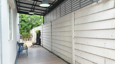 เดอะริคโค้ ทาวน์ วัชรพล / ชั้น 2 มี 2 ห้องนอน 2 ห้องน้ำในตัว มีแอร์ในห้องหน้า