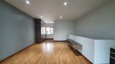 เดอะริคโค้ ทาวน์ วัชรพล / ชั้น 2 มี 2 ห้องนอน 2 ห้องน้ำในตัว มีแอร์ในห้องหน้า