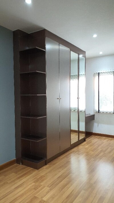 เดอะริคโค้ ทาวน์ วัชรพล / ชั้น 2 มี 2 ห้องนอน 2 ห้องน้ำในตัว มีแอร์ในห้องหน้า