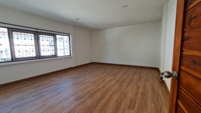 บ้านเดี่ยว สองชั้น เหมาะทำ home office จอดรถได้เยอะมาก รีโนเวทใหม่ ซอยโชคชัย 4 แยก 83 ตกแต่งพร้อม ให้เช่า-11