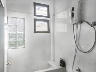 เซ้งทาวเฮ้าส์ตกแต่งครบพร้อมทำ AIRBNB 2 ชั้น 2 ห้องนอน 1 ห้องน้ำ เดิน 4 นาทีถึง BTS กรุงธนบุรี