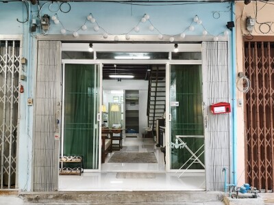 เซ้งทาวเฮ้าส์ตกแต่งครบพร้อมทำ AIRBNB 2 ชั้น 2 ห้องนอน 1 ห้องน้ำ เดิน 4 นาทีถึง BTS กรุงธนบุรี