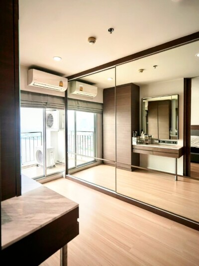 ลุมพินี พาร์ค ริเวอร์ไซด์ - พระราม 3 / • ขนาด 103.26 ตรม.  • 1 ห้องนอน / 2 ห้องน้ำ มีระเบียง 2 ฝั่ง