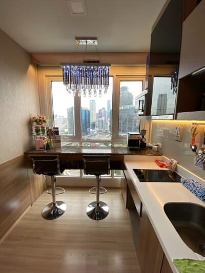 ริทึ่ม สาทร / Rhythm Sathorn