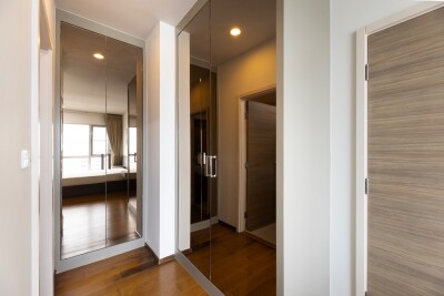 ไฮฟ์ ตากสิน /  50 ตารางเมตร ชั้น 19-6