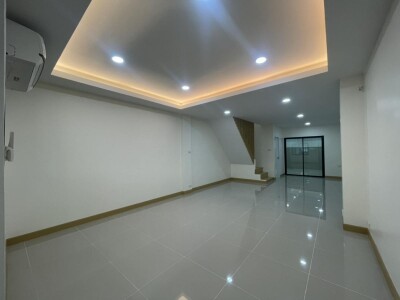 🏡 ให้เช่าทาวน์โฮม 2 ชั้น ทำเลทอง ติดทางด่วนบางนา – ถ.สรรพาวุธ