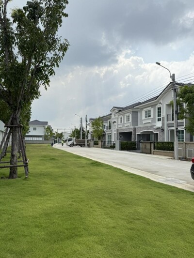 โกลเด้น นีโอ สุขุมวิท - ลาซาล