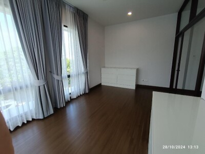 เดอะ ซิตี้ บางนา กม.7 / 102 ตารางวา  อนุญาตเลี้ยงสัตว์*-24