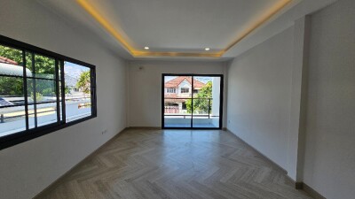 บ้านเดี่ยวรีโนเวทใหม่ทั้งหลัง ติดรถไฟฟ้า ซ.รามอินทรา 60  อนุญาตเลี้ยงสัตว์-21