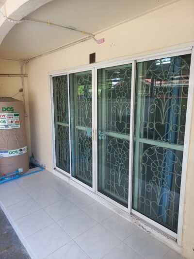 ขายด่วน! บ้านทาวน์เฮาส์ 2 ชั้น พร้อมผู้เช่า ปล่อยเช่าต่อได้ทันที!