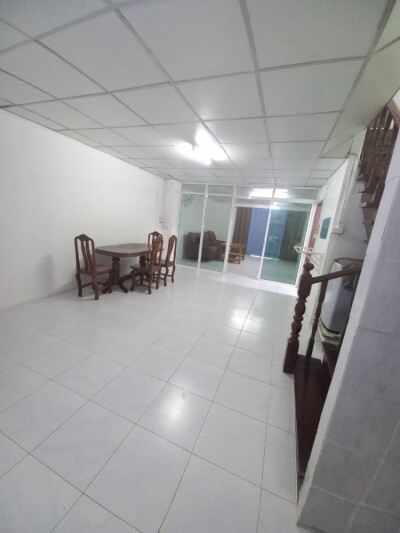 ขายด่วน! บ้านทาวน์เฮาส์ 2 ชั้น พร้อมผู้เช่า ปล่อยเช่าต่อได้ทันที!