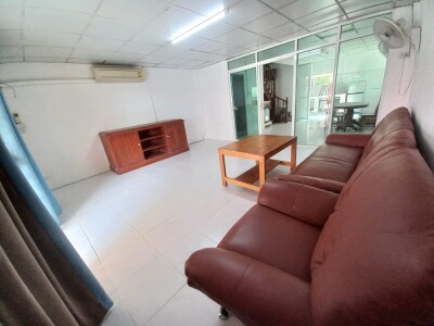 ขายด่วน! บ้านทาวน์เฮาส์ 2 ชั้น พร้อมผู้เช่า ปล่อยเช่าต่อได้ทันที!