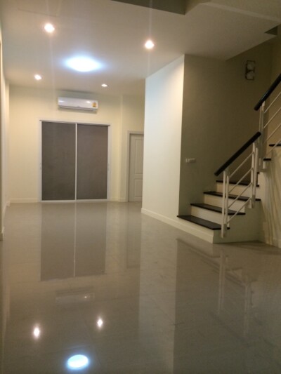 โฮมออฟฟิศ 4 ชั้น สุดยอดทำเล ที่จอดเพียบ-6