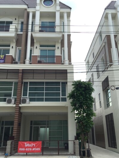 โฮมออฟฟิศ 4 ชั้น สุดยอดทำเล ที่จอดเพียบ-3