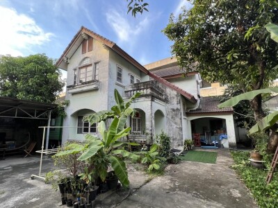 ขายด่วน บ้านเก่าพร้อมที่ดิน ตลิ่งชัน 138 ตร.ว. ทำเลทองในซอยบรมราชชนนี 42 (หมู่บ้านร่มรื่น ซอย 5)