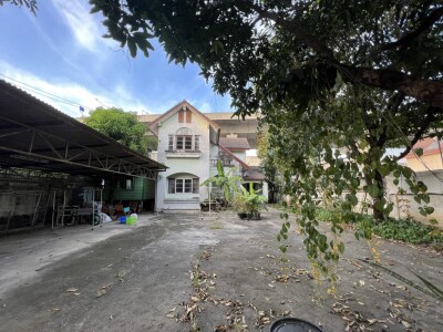 ขายด่วน บ้านเก่าพร้อมที่ดิน ตลิ่งชัน 138 ตร.ว. ทำเลทองในซอยบรมราชชนนี 42 (หมู่บ้านร่มรื่น ซอย 5)