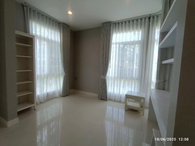 มัณฑนา 2 บางนา กม.7 / เนื้อที่บ้าน 124 ตร.วา เนื้อที่ใช้สอย 335 ตร.เมตร