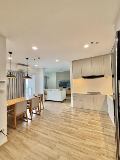 เดอะ คีย์ สาทร - เจริญราษฎร์ / 2 ห้องนอน  1 ห้องนั่งเล่น 1 ห้องอเนกประสงค์