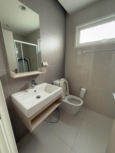 เดอะ คีย์ สาทร - เจริญราษฎร์ / 2 ห้องนอน  1 ห้องนั่งเล่น 1 ห้องอเนกประสงค์