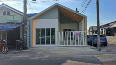 บ้านติดถนนเมน ค้าขายได้ หลังมุม มีที่จอดรถเยอะ บ้านรีโนเวทสวย-1