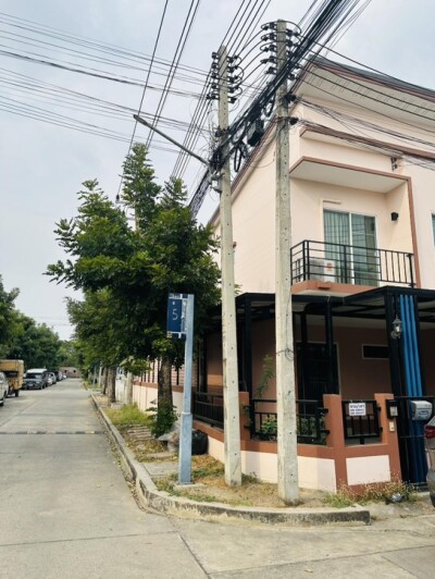 เดอะทรัสต์ ทาวน์โฮม วงแหวน - กาญจนาภิเษก / 3 ห้องนอน 2 ห้องน้ำ ต่อเติมโรงจอดรถและลานซักล้างหลังบ้านครบ-11