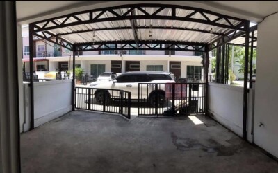 เดอะทรัสต์ ทาวน์โฮม วงแหวน - กาญจนาภิเษก / 3 ห้องนอน 2 ห้องน้ำ ต่อเติมโรงจอดรถและลานซักล้างหลังบ้านครบ-2