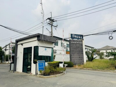 เดอะทรัสต์ ทาวน์โฮม วงแหวน - กาญจนาภิเษก / 3 ห้องนอน 2 ห้องน้ำ ต่อเติมโรงจอดรถและลานซักล้างหลังบ้านครบ-12