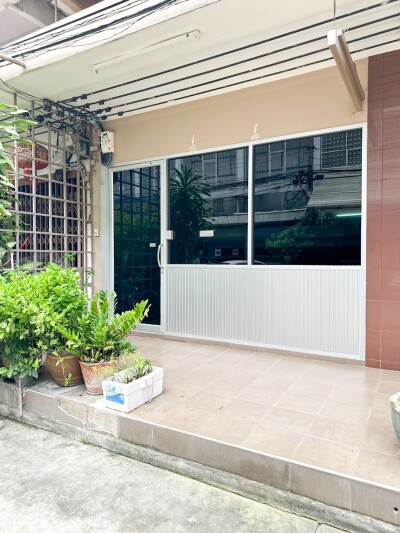 ให้เช่าอาคารพาณิชย์ 2 ชั้น รีโนเวทใหม่ เหมาะทำออฟฟิศ คาเฟ่ หรือสตูดิโอออนไลน์-1