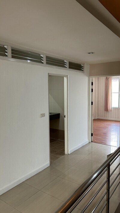 ไพลิน ปาร์ค รัตนาธิเบศน์