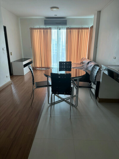 เดอะ เวลลิงตัน คอนโด / The Wellington Condominium