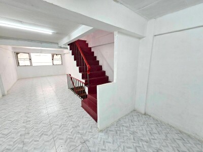 ให้เช่าอาคารพาณิชย์ 3 ชั้นครึ่ง มีดาดฟ้า 9 ห้องนอน 168 ตร.ม. สุขสวัสดิ์ 31/1 ราษฏร์บูรณะ