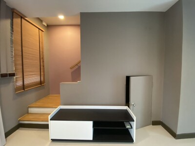 บ้านกลางเมือง พระราม 9 (มอเตอร์เวย์)