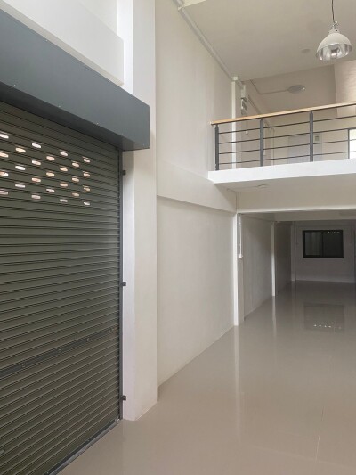 ตึกให้เช่า มีที่จอดรถกว้าง 20 คัน ติดตลาดกันตนา