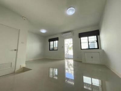 พลีโน่ บางใหญ่ / ทาวน์โฮม 2 ชั้น หน้ากว้าง 5.5 เมตร ที่ดินเริ่มต้น 20.5 ตร.วา 3 ห้องนอน 1 ห้องอเนกประสงค์