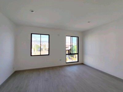 เอ็มไลฟ์ ลำลูกกา - คลอง 4