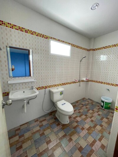 ทาว์โฮม ห้องริมติดคลอง ต่อเติมแล้วพร้อมอยู่    / 5ห้องนอน  5ห้องน้ำ  1ห้องพระ กว้าง 11เมตร ยาว18 เมตร  เนื้อที่ 48 ตรว.-6