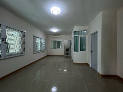 กัสโต้ สุขสวัสดิ์ 26 / พื้นที่มากถึง 35 ตรว มีถึง 4 ห้องนอน 2 ห้องเอนกประสงค์