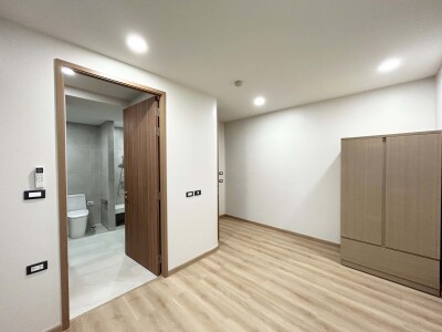 ริเวอไรน์ เพลส คอนโดมิเนียม / Riverine Place Condominium