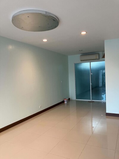 บ้านกลางเมือง เอส - เซ้นส์ ศรีนครินทร์