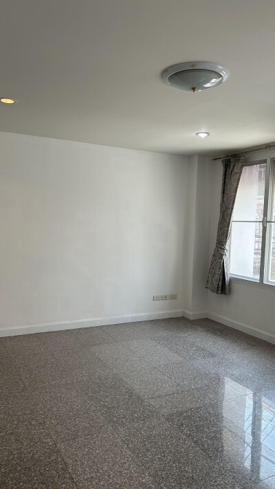 ไพลิน ปาร์ค รัตนาธิเบศน์