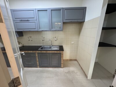 รสา สแปนิช คอร์ทยาร์ด