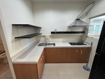 รสา สแปนิช คอร์ทยาร์ด