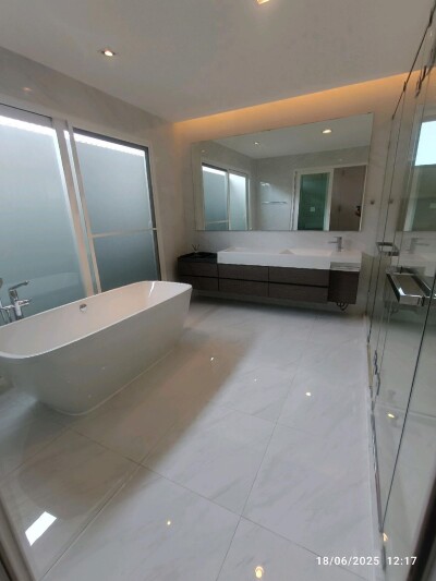 มัณฑนา 2 บางนา กม.7 / เนื้อที่บ้าน 124 ตร.วา เนื้อที่ใช้สอย 335 ตร.เมตร