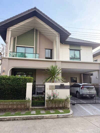 บางกอก บูเลอวาร์ด บางนา - ศรีนครินทร์ / 🛏 3 ห้องนอน | 🛁 3 ห้องน้ำ | 🛋 1 ห้องรับแขก