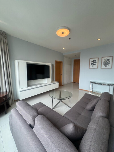 ดิ เอ็มโพริโอ เพลส / The Emporio Place-1