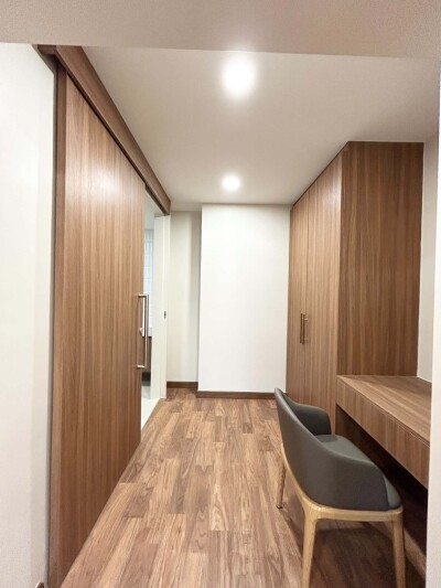 ริเวอไรน์ เพลส คอนโดมิเนียม / Riverine Place Condominium