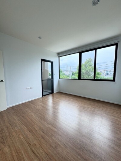 บ้านกลางเมือง พระราม 9 - กรุงเทพกรีฑา